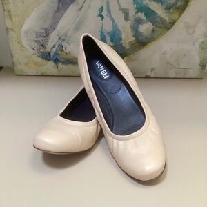Vaneli all leather size 10 cream